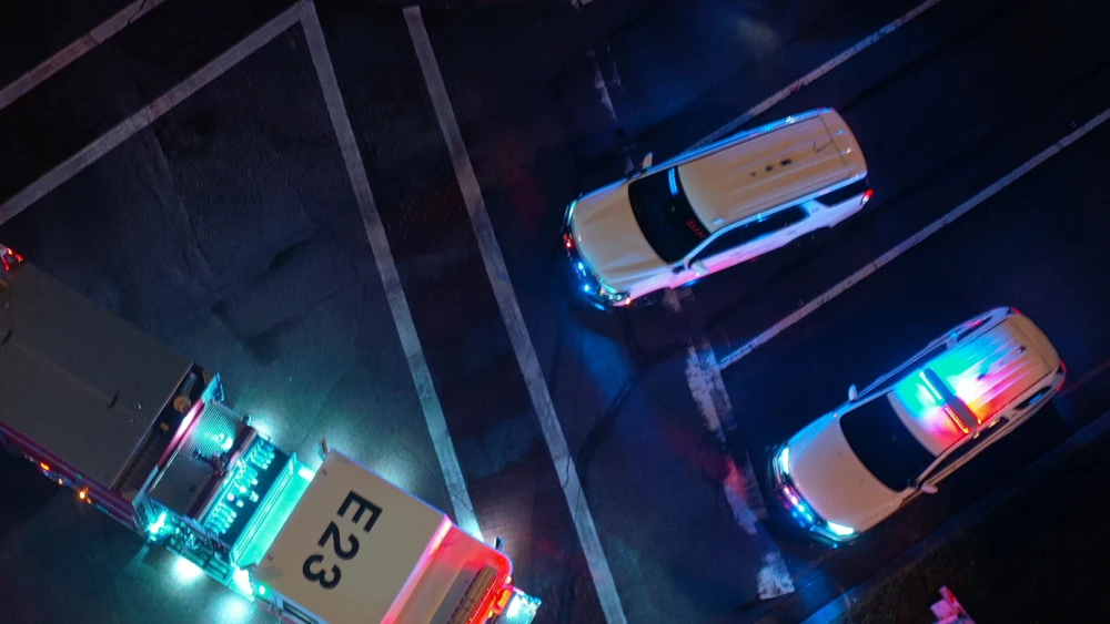 downloadable wallpaper image showing emergency vehicle on scene of nighttime incident