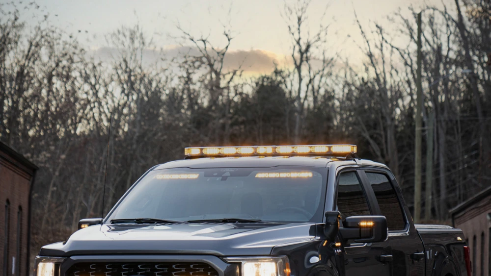 downloadable wallpaper image of utility truck with amber Whelen lightbar and lightheads